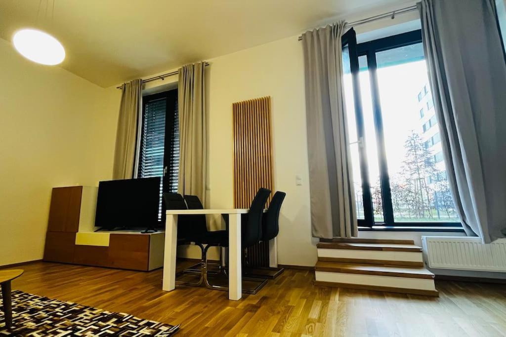 Apartment Holesovice, Garden, Garage Prag Exteriör bild